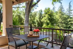 Frontier Oaks: Spacious Templeton Retreat