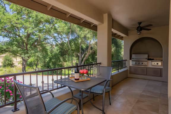Frontier Oaks: Spacious Templeton Retreat