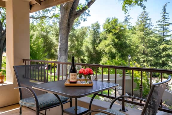 Frontier Oaks: Spacious Templeton Retreat