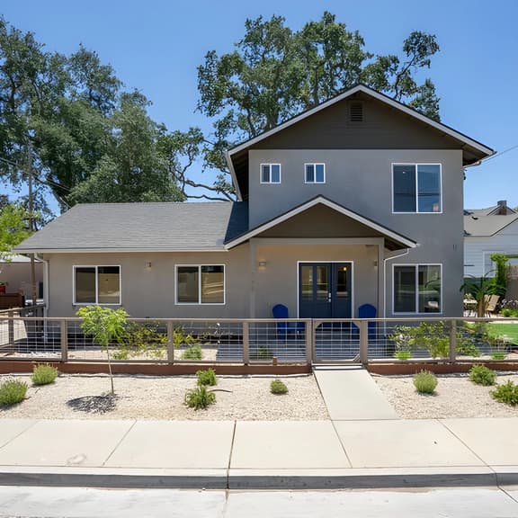 Breezy 3 Bedroom Home Walking Distance to Downtown
