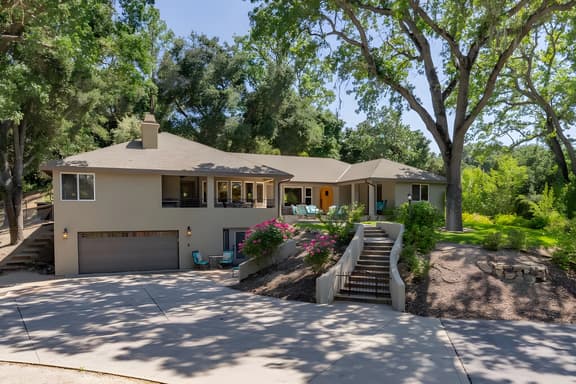 Frontier Oaks: Spacious Templeton Retreat